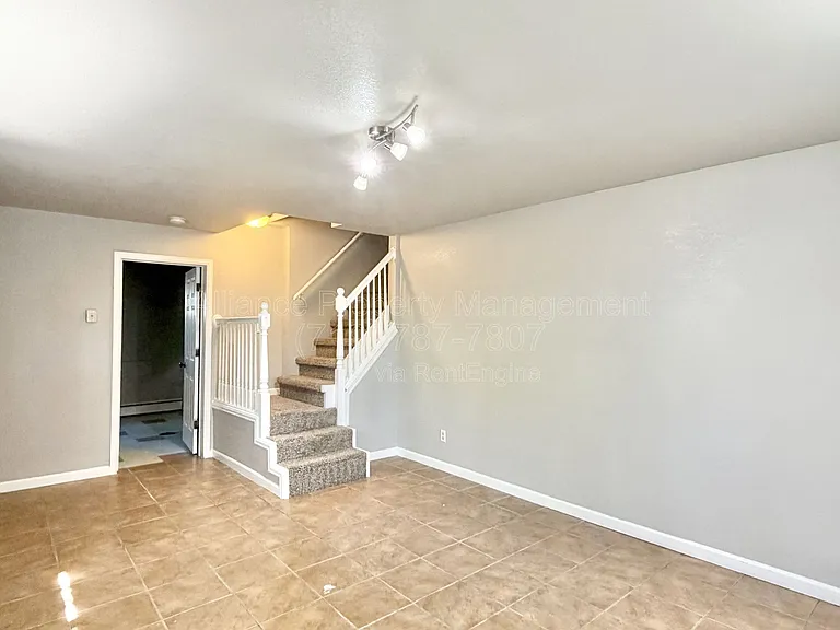 2528 Tremont St — Photo 17