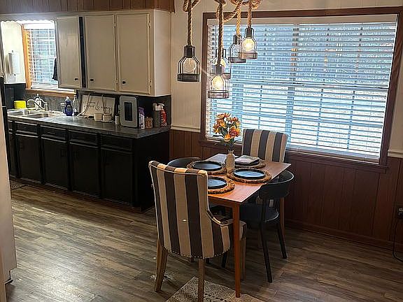 5th image of 4 Dogwood Ln
