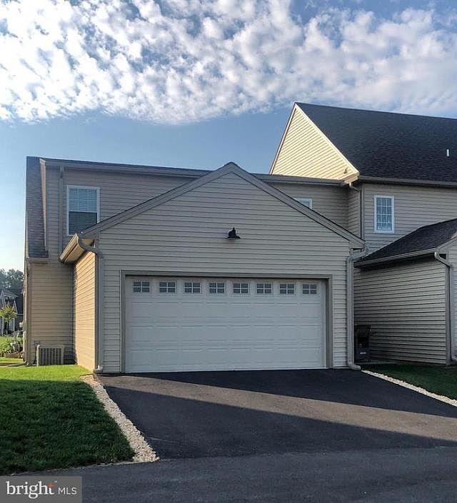 2nd image of 132 Ridgefield Dr