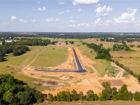 140 Pueblo Dr, Caldwell, TX 77836