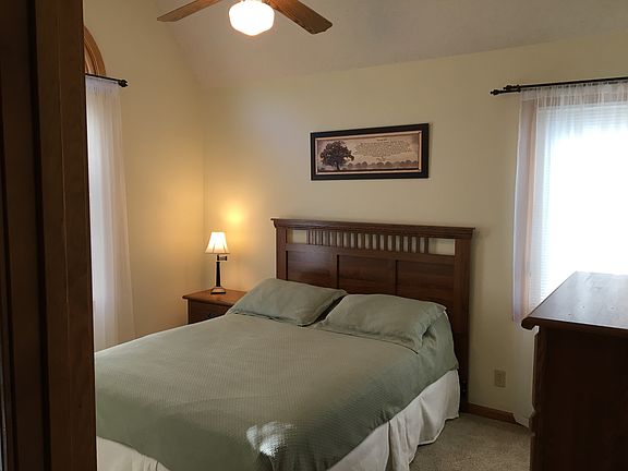 BR1 w/Hollywood Bath