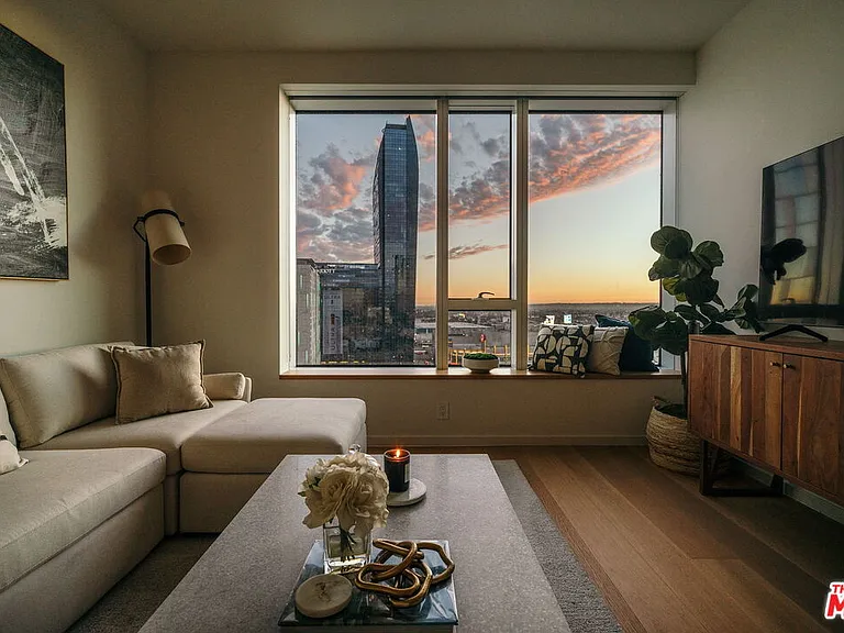 889 Francisco St #1801 — Photo 2