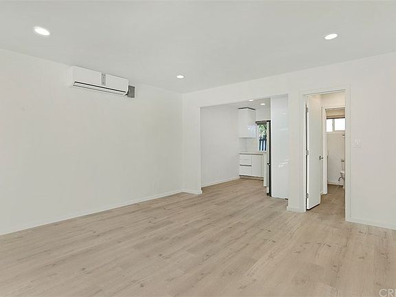 3rd image of 11918 Hart St APT 1