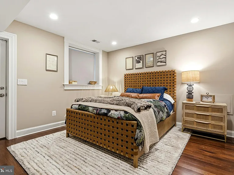 2121 R St NW — Photo 41