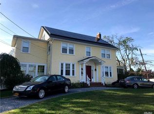 2124 Washington Ave, Seaford, NY 11783