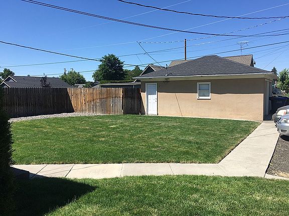 detached 2 car garage