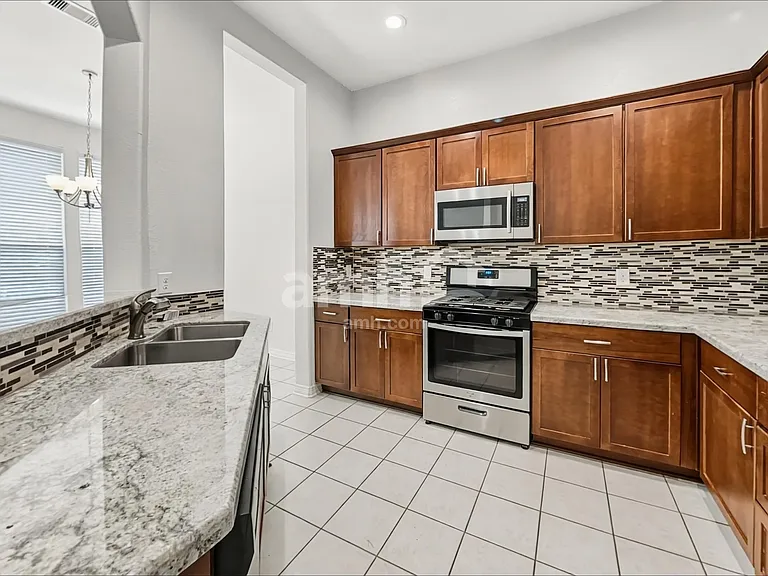 2204 Perkins Crossing Dr — Photo 3