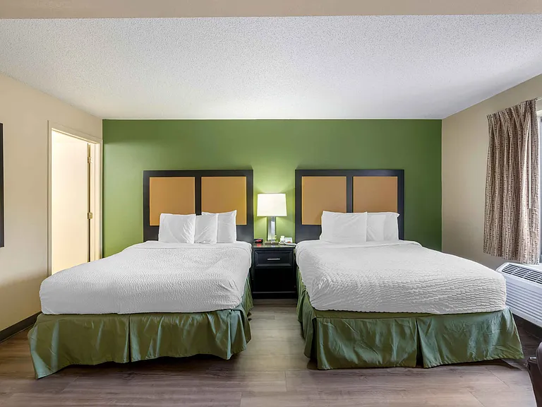 Deluxe Studio - 2 Queen Beds