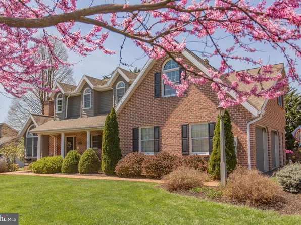 3355 Saint Andrews Dr, Chambersburg, PA 17202