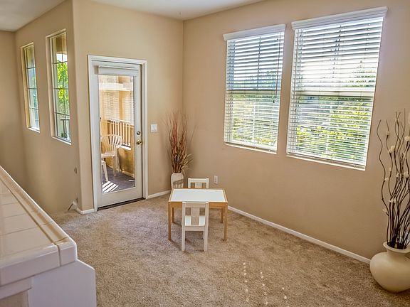 4th image of 24120 Meadowbrook Ln