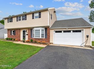 31 Peach Tree Rd, Oakhurst, NJ 07755