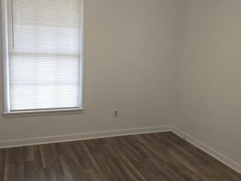 1600 Woodland Dr — Photo 3