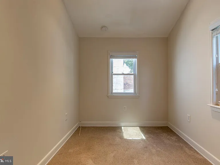 1439 E Oxford St — Photo 23