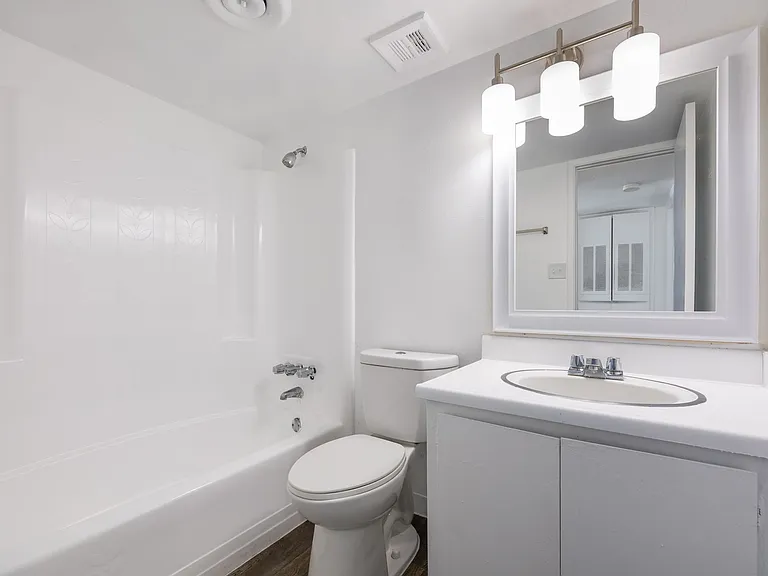 Park West Apartments — Photo 25