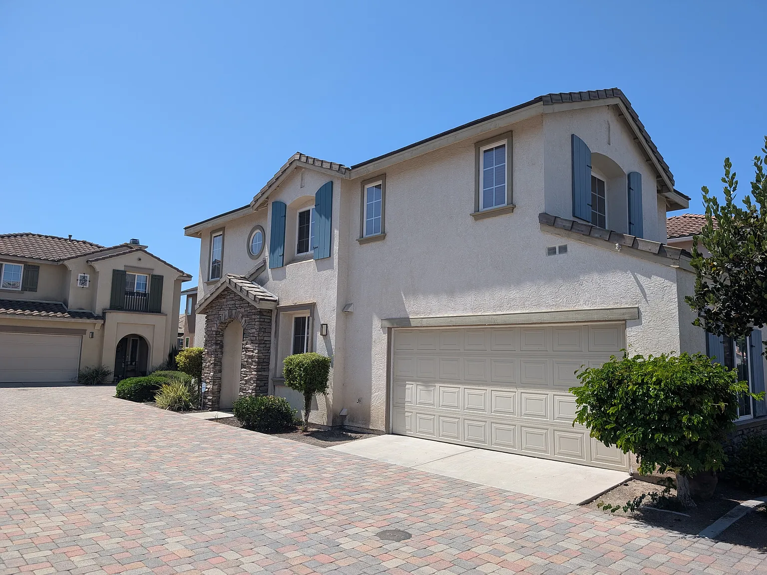 3 bed, 2.5 bath, 1310 sqft, $3,200 — Photo 3
