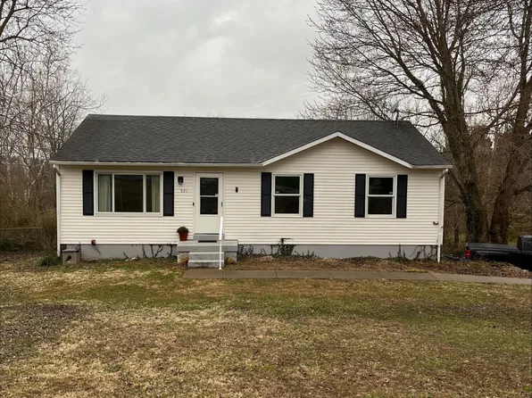 521 Rose Creek Dr, Radcliff, KY 40160