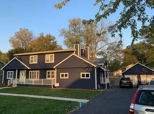 1N279 Farwell St, Carol Stream, IL 60188