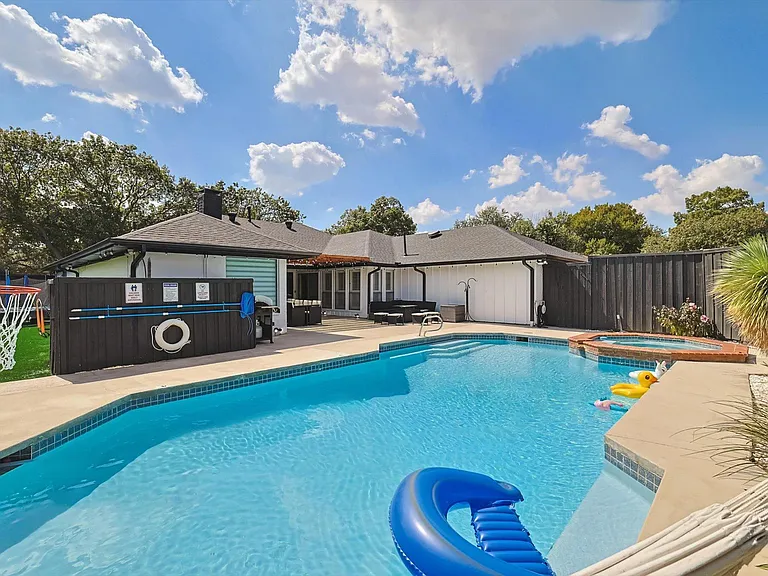 3705 Trilogy Dr — Photo 32