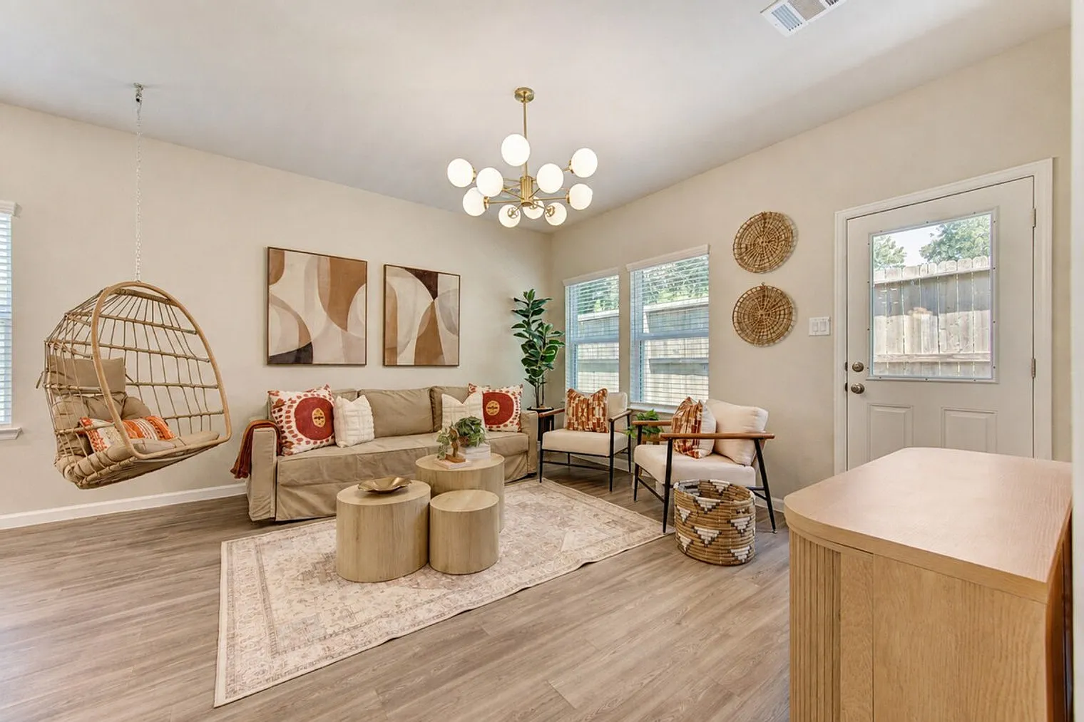 3 bed, 2.0 bath, $4,336 — Photo 4