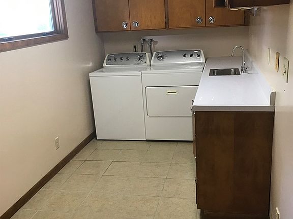 5th image of 703 S Forest Lawn Dr