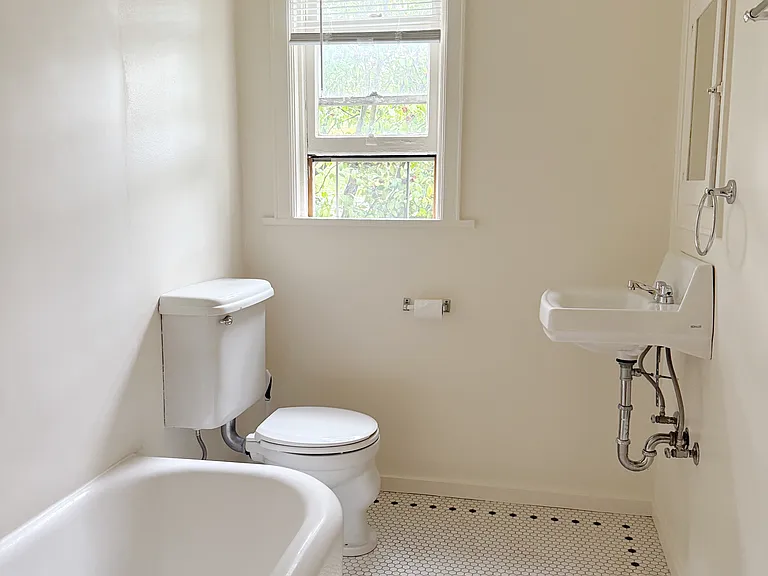 2102 SE 12th Ave #9 — Photo 6