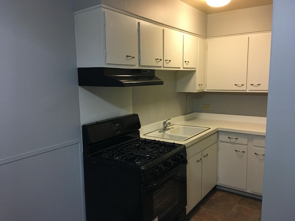 2nd image of 2601 Commercial Ave APT 5