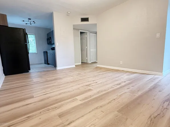 360 NW 8th St APT 8, Pompano Beach, FL 33060
