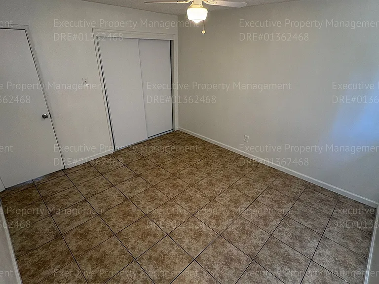 1921 Baker St — Photo 21