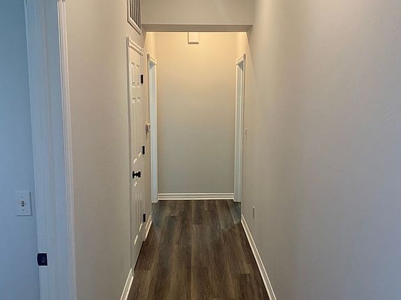 3rd image of 1084 E Santa Clara St