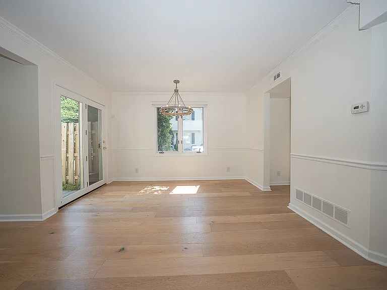 116 Montrose Ave #H — Photo 9