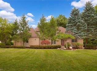 2879 Danielle Dr, Westlake, OH