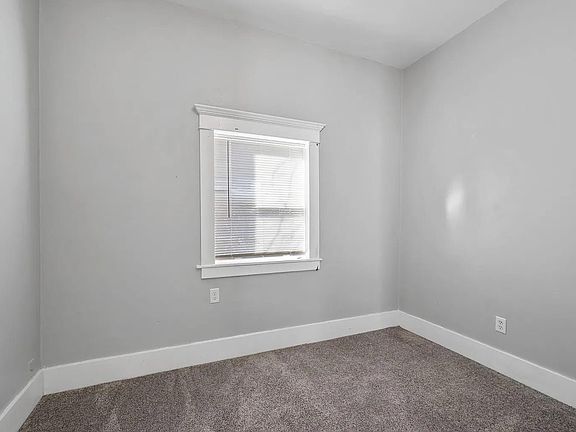 5th image of 2131 Lyndale Ave N #1
