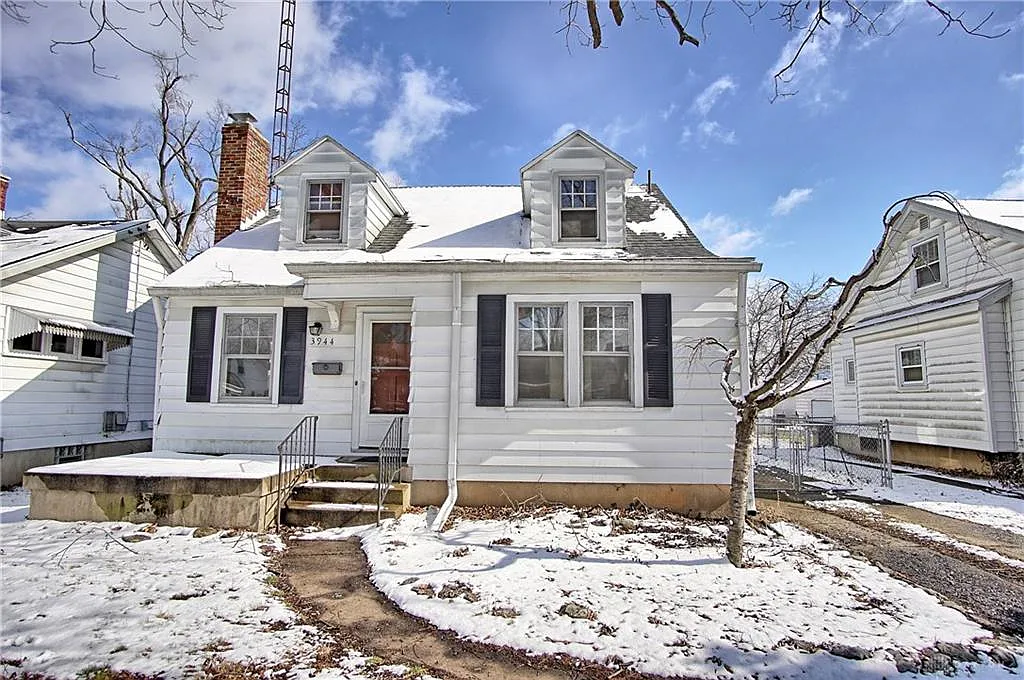 3944 Old Riverside Dr photo 1