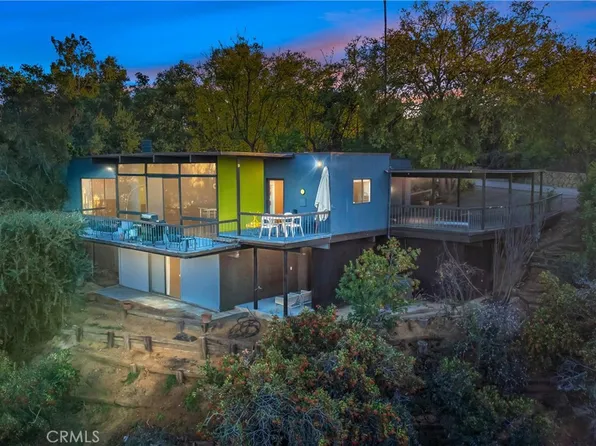 76 W Sunset Dr, Redlands, CA 92373