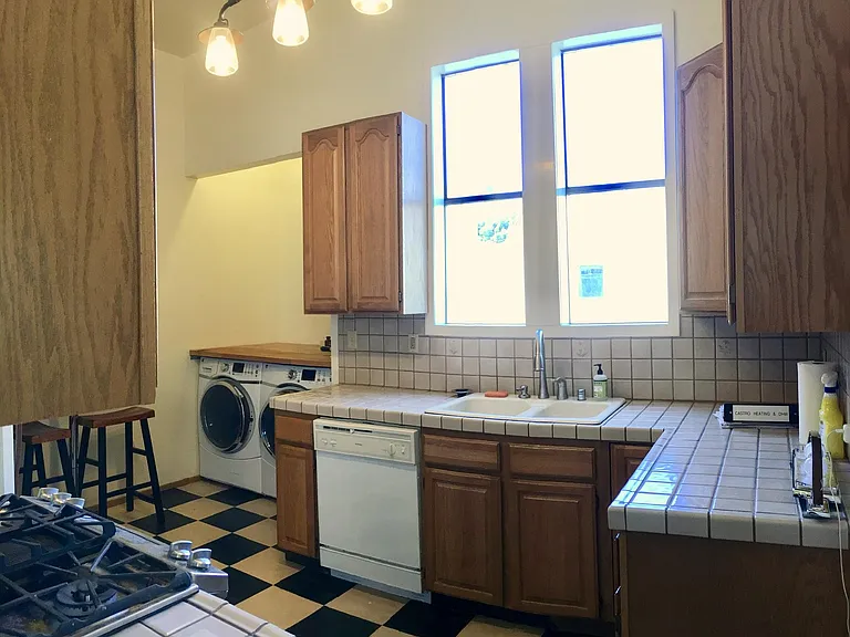 1324 Castro St — Photo 9