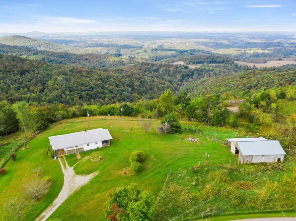 3085 Double Top Rd, Byrdstown, TN 38549