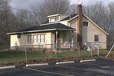1st image of 154 1/2 W Main St