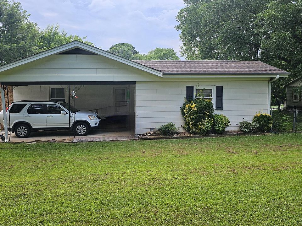 2nd image of 220 Gale Dr NW