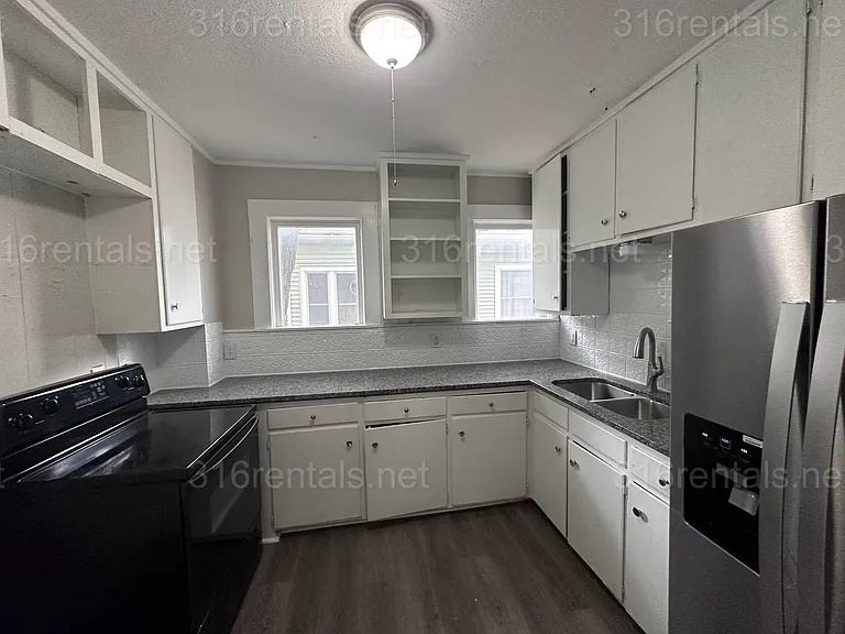 201 N Clarence St #201 — Photo 1