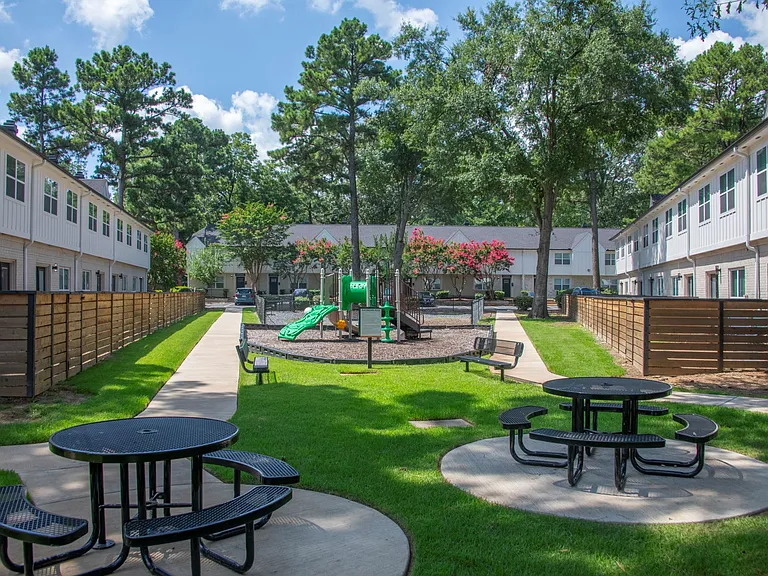 The Garden District Apartments — Photo 14