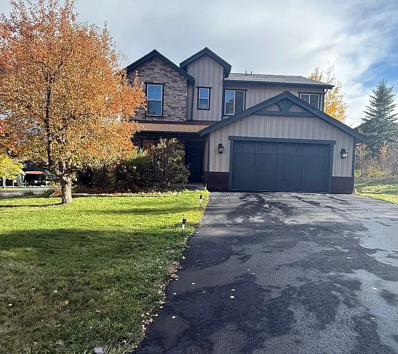 12 White Peaks Ln
