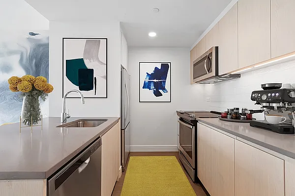 Rented by Greystar | media 17