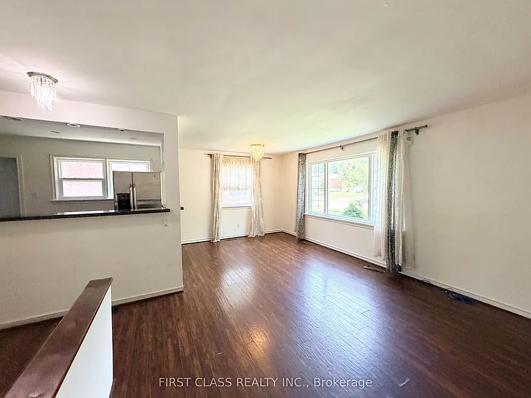 87 Vauxhall Dr — Photo 4