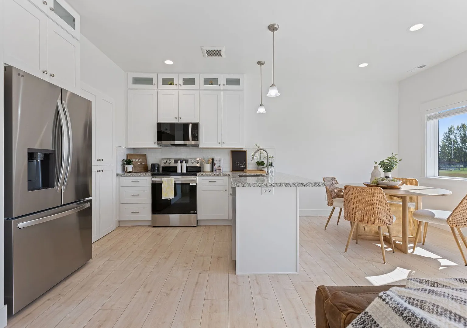 Modern 3 Bed 2.5 Bath Townhome in Saint Anthony — Photo 2