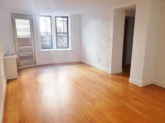 5th image of 118 E 17th St