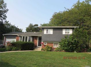 390 W 24th St, Deer Park, NY 11729