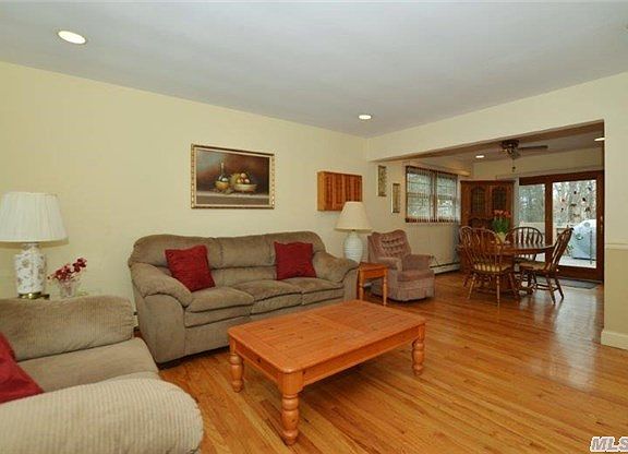 3rd image of 109 Lake Ave S