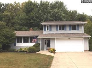 26082 Defoe Dr, North Olmsted, OH