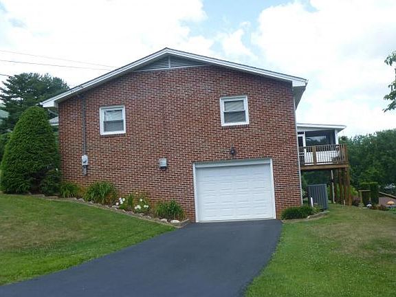 3rd image of 123 Hillmont Dr