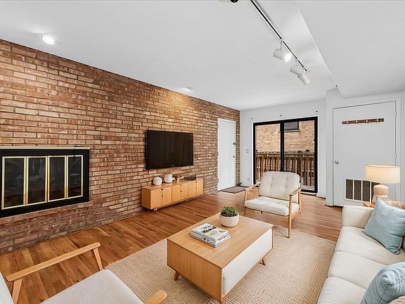 5th image of 805 W Oakdale Ave APT 1A
